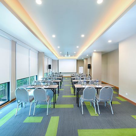 Holiday Inn Express Jakarta Matraman By Ihg Jacarta Exterior foto