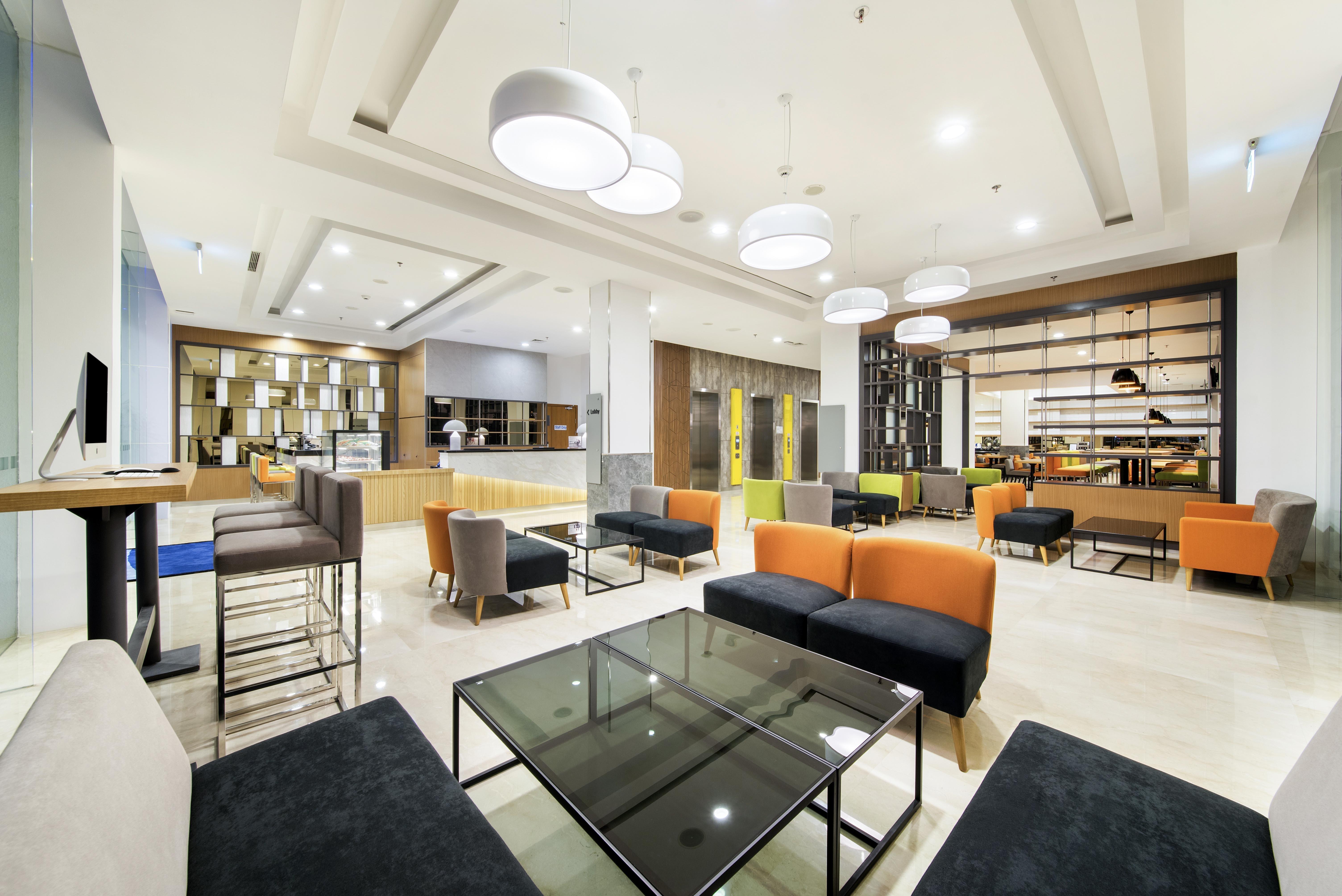 Holiday Inn Express Jakarta Matraman By Ihg Jacarta Exterior foto