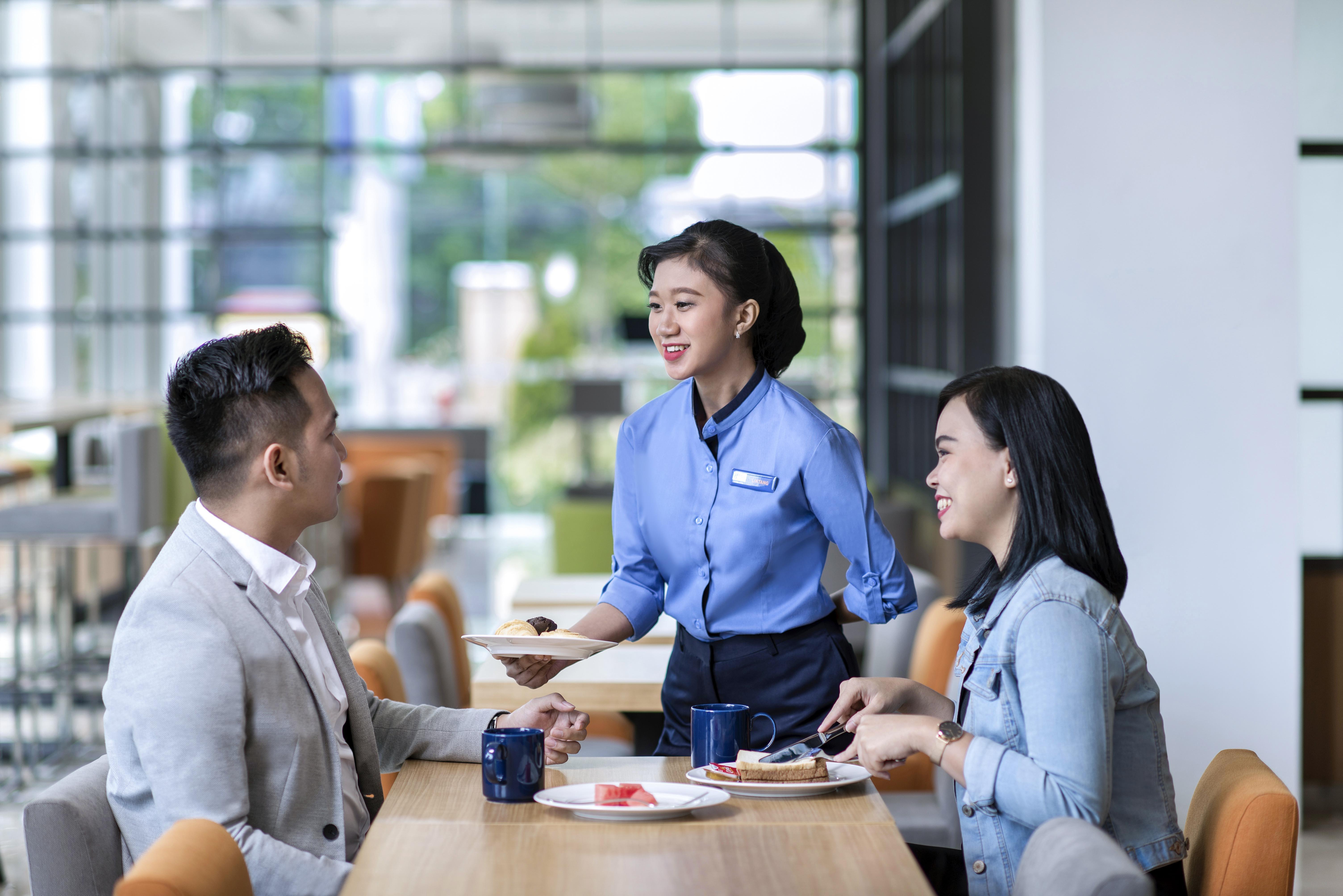 Holiday Inn Express Jakarta Matraman By Ihg Jacarta Exterior foto