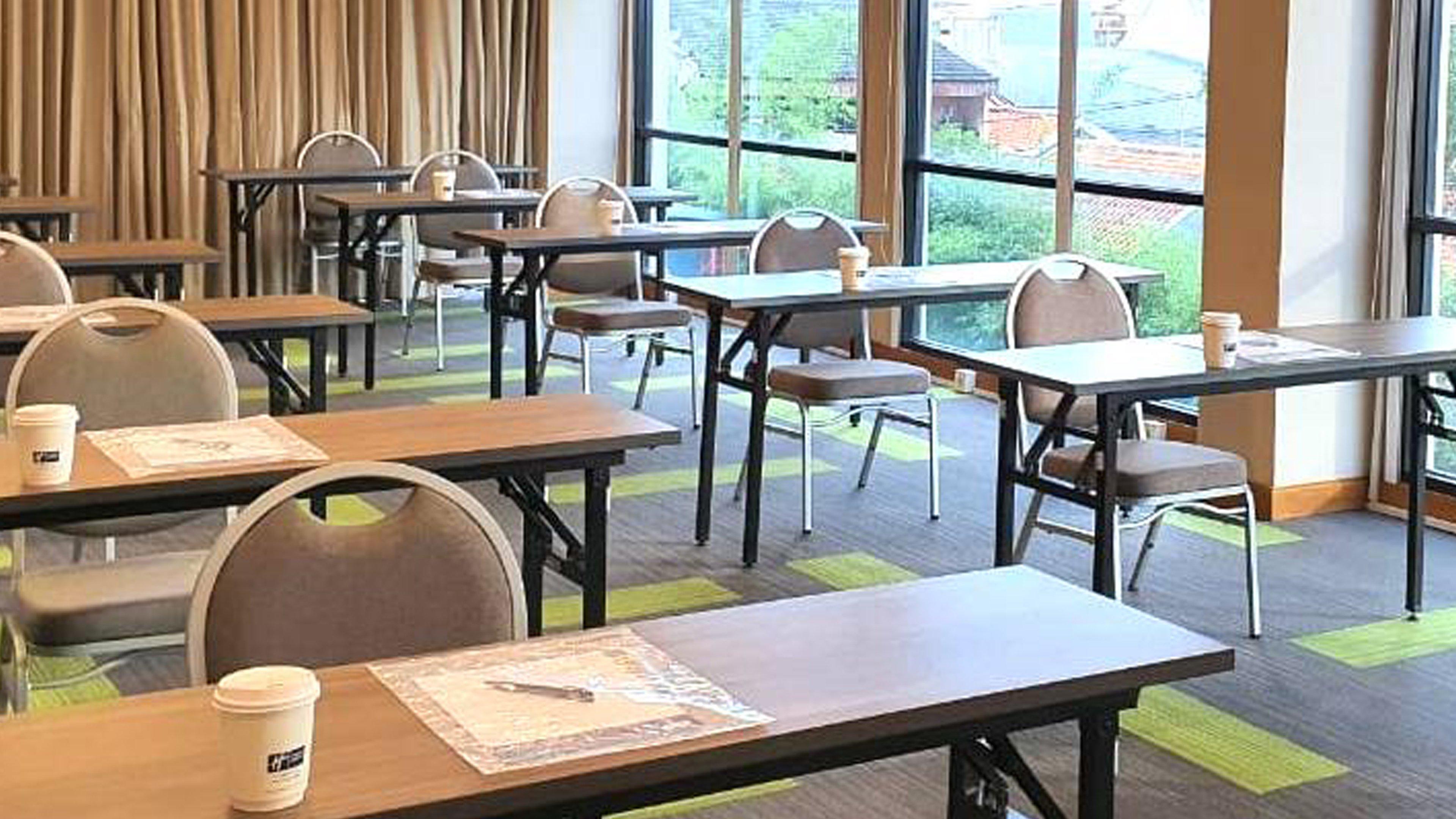 Holiday Inn Express Jakarta Matraman By Ihg Jacarta Exterior foto