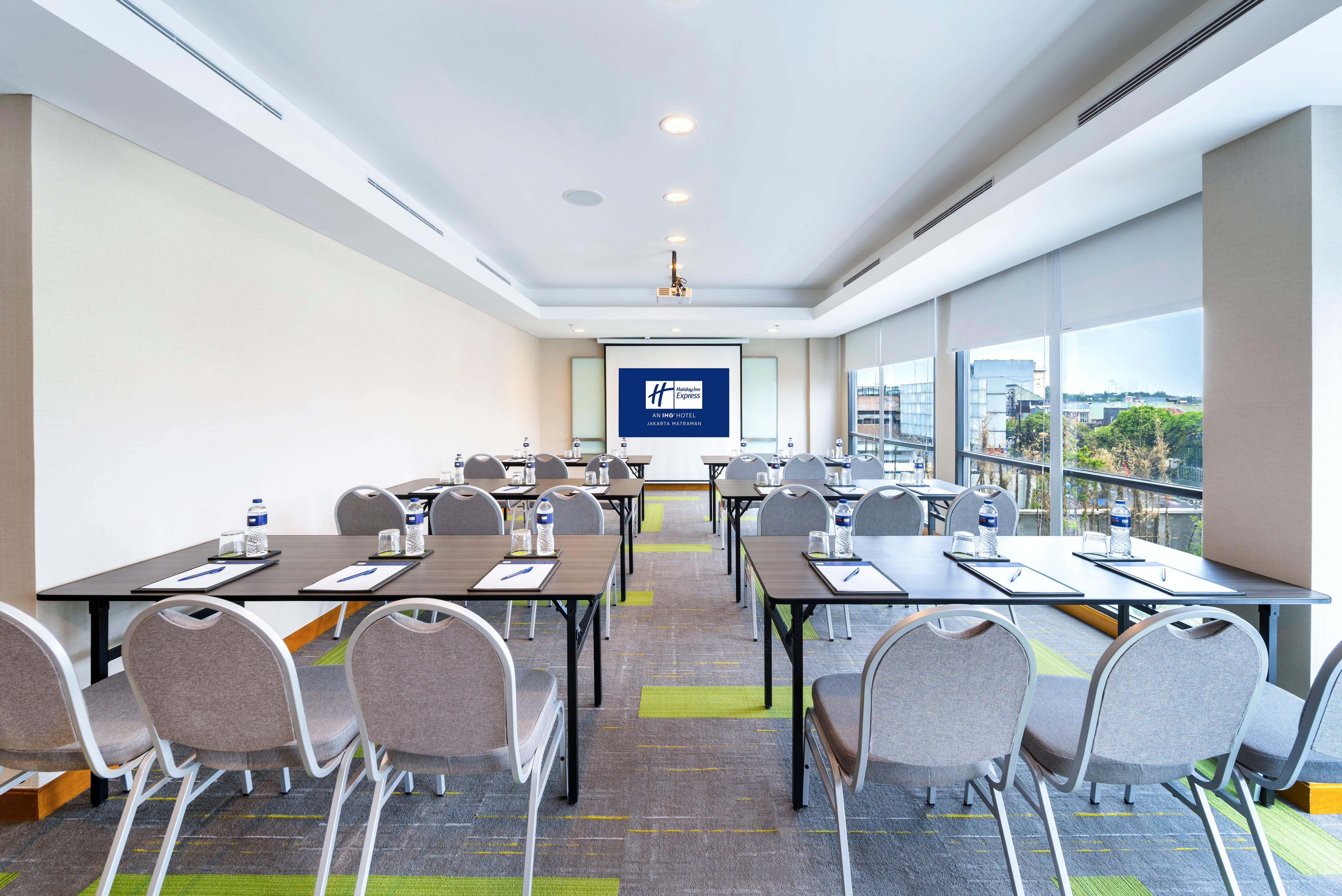 Holiday Inn Express Jakarta Matraman By Ihg Jacarta Exterior foto
