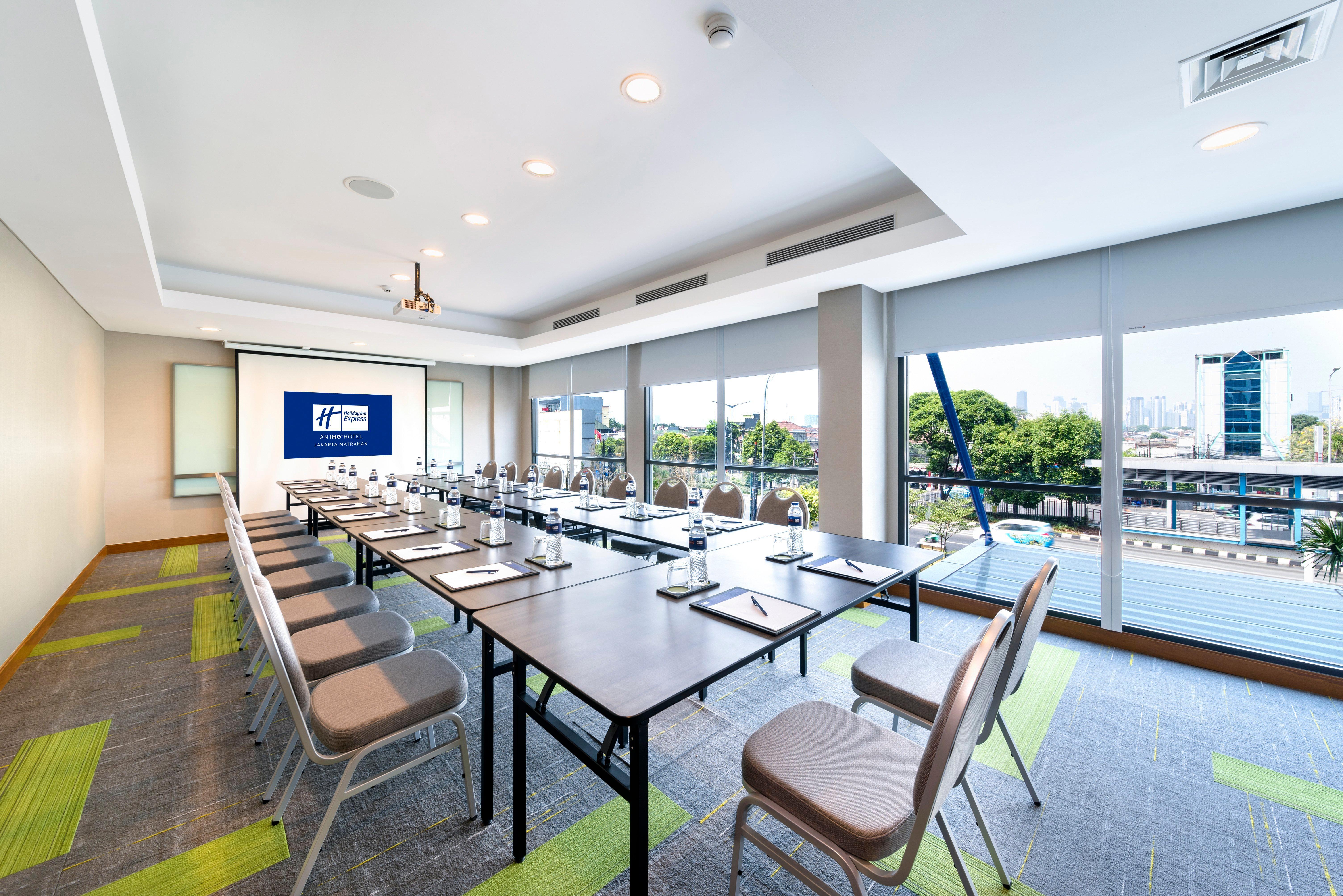 Holiday Inn Express Jakarta Matraman By Ihg Jacarta Exterior foto