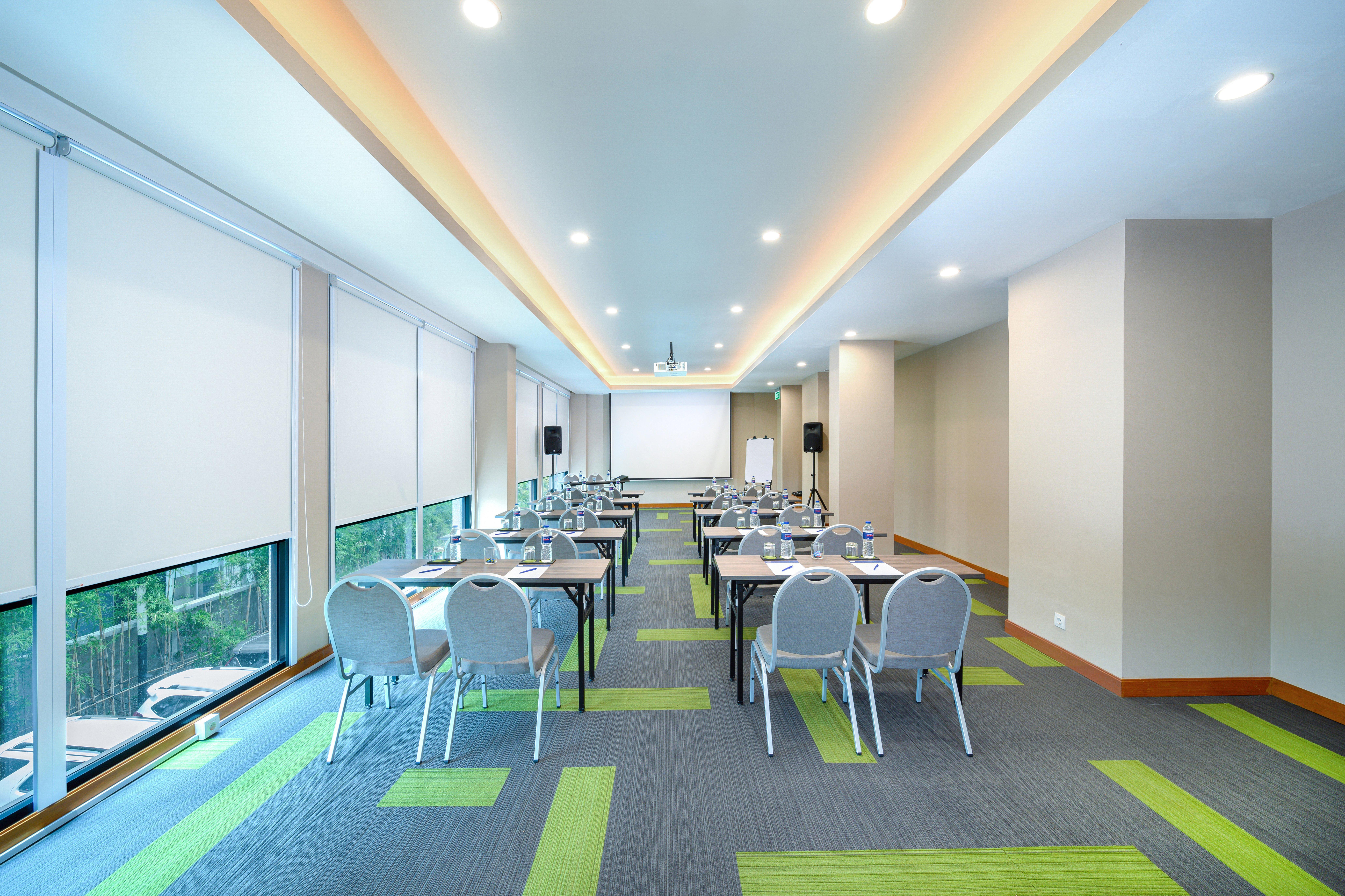 Holiday Inn Express Jakarta Matraman By Ihg Jacarta Exterior foto