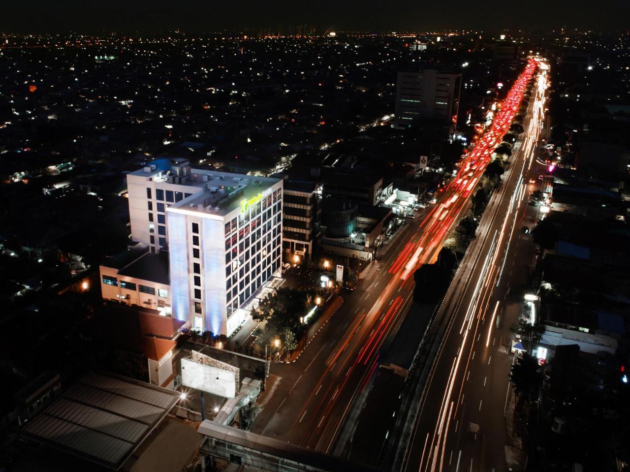 Holiday Inn Express Jakarta Matraman By Ihg Jacarta Exterior foto