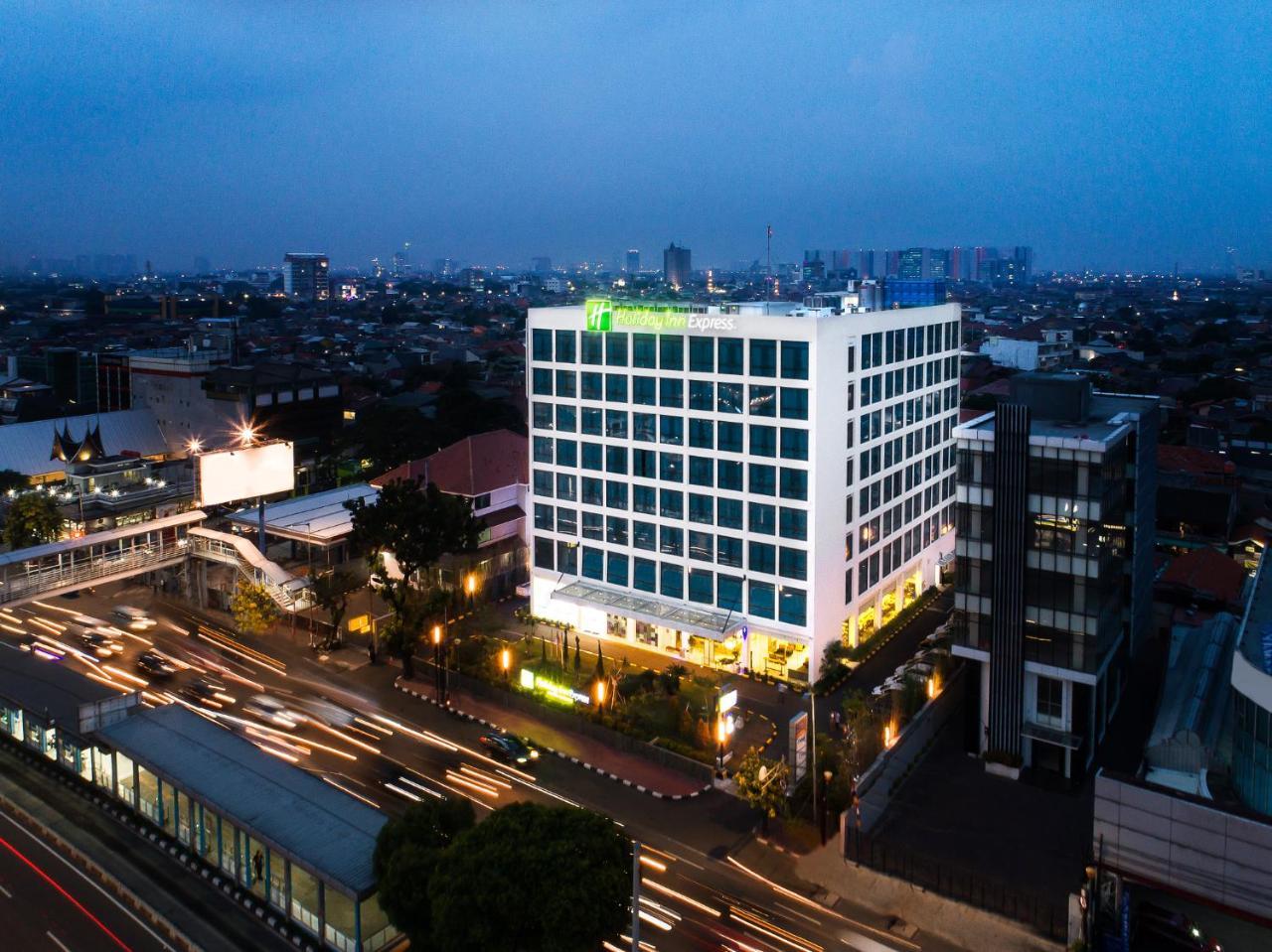 Holiday Inn Express Jakarta Matraman By Ihg Jacarta Exterior foto
